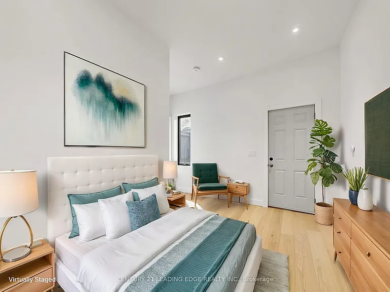 679 Woodbine Ave E #2 — Photo 22
