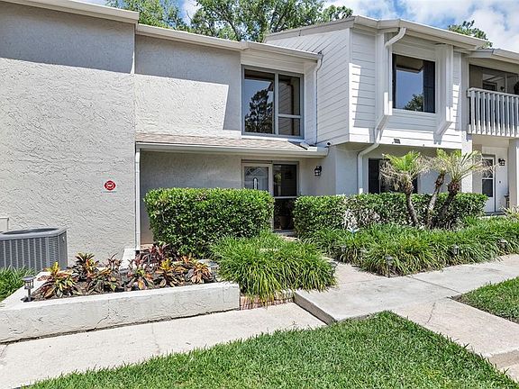3rd image of 121 Crown Point Cir #121