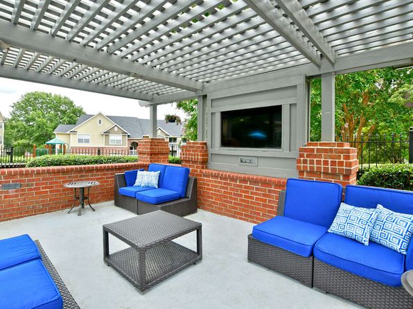 412 Woods Lake Rd #1203