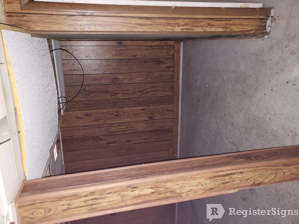 2nd image of 15090 Mark Twain St