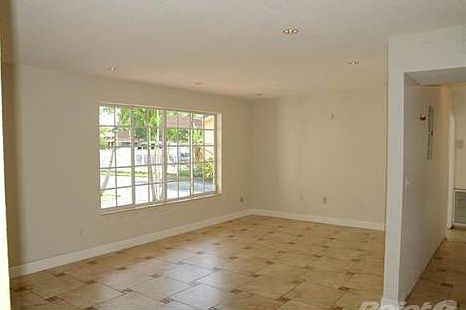 4th image of 510 NE 143rd St