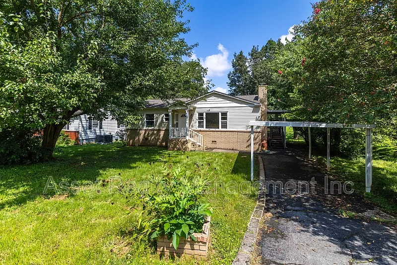 2139 W Gilbert Ln