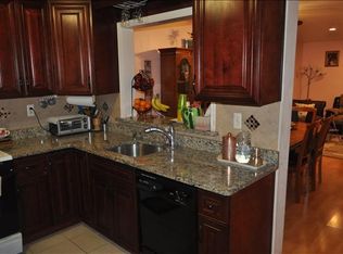 8 Sunflower Ct, Edison, NJ 08820