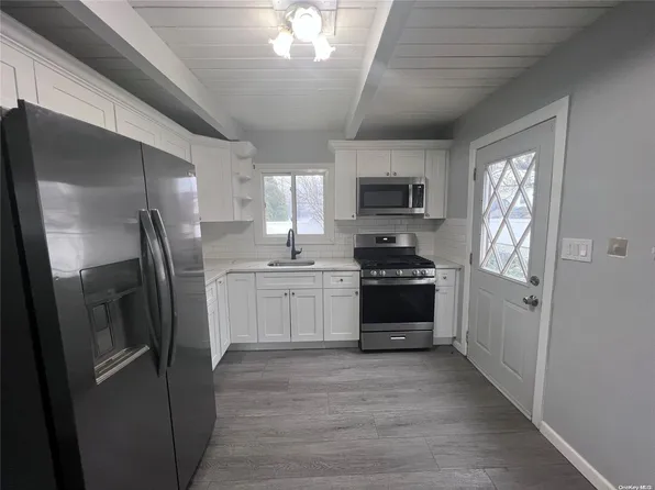 104 Applegate Drive, Central Islip, NY 11722