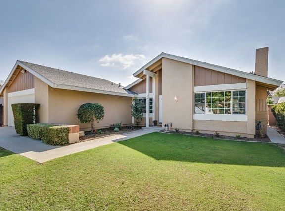 2nd image of 2814 Lowell Ln