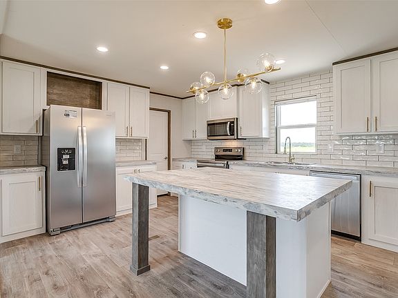 5th image of 61 Kenzi Dr