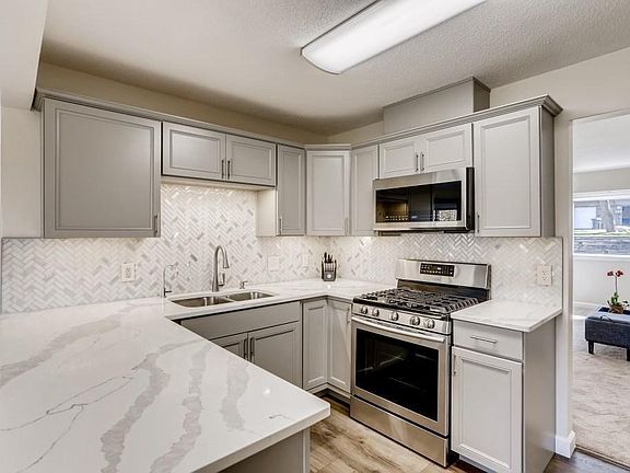3rd image of 408 Pondridge Cir #408