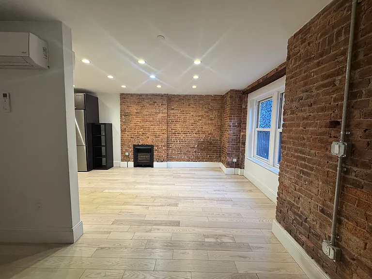 253 Jefferson Ave #1 — Photo 3