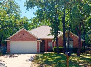 1116 Carpenter St, Azle, TX 76020