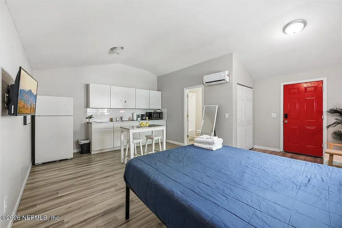Studio, 500 sqft, $1,000 — Photo 2