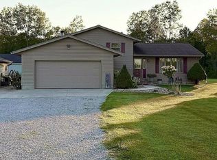21930 Foster Rd, Wellington, OH 44090