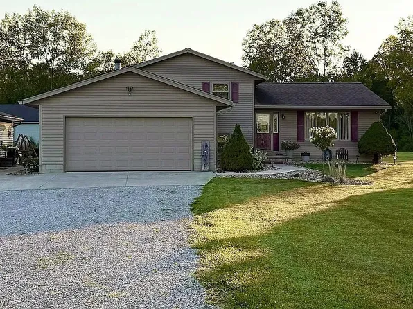 21930 Foster Rd, Wellington, OH 44090