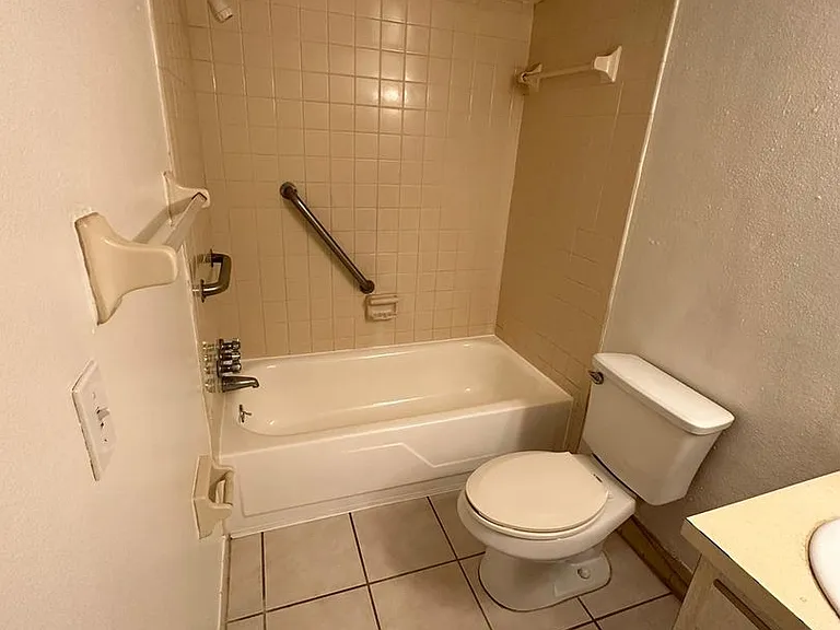 1830 Maravilla Ave #311 — Photo 11