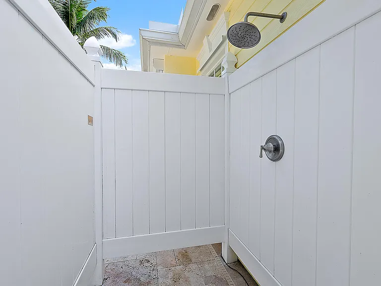 140 Sweet Bay Cir — Photo 32
