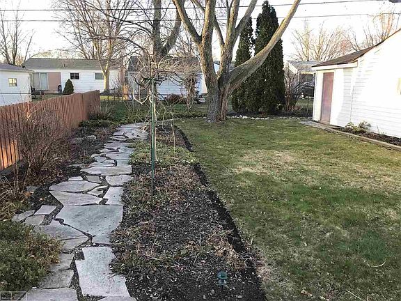 3rd image of 11819 Hovey St