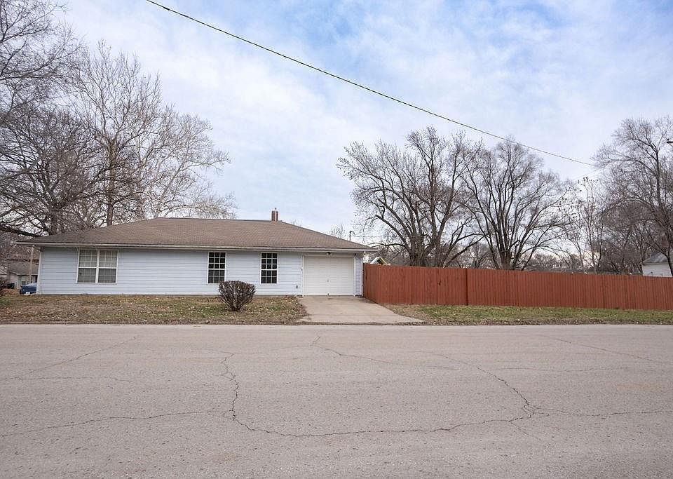 227 Pottawatomie St, Leavenworth, KS 66048 Zillow