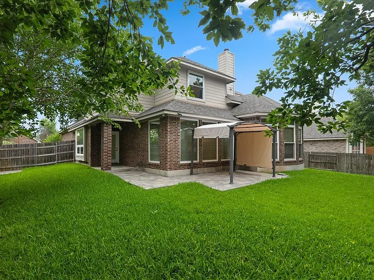 2304 Village View Loop — Photo 4