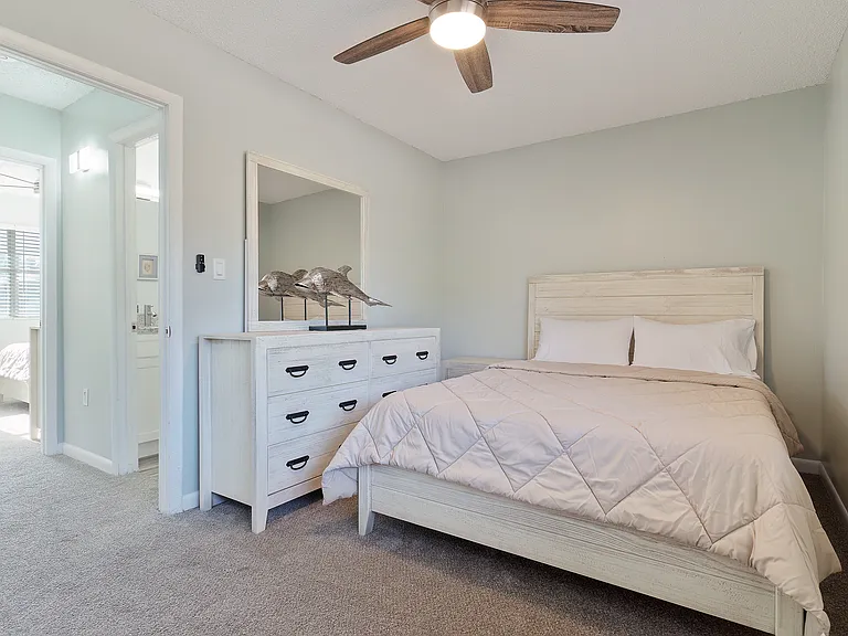 Emerald Cove East — Photo 15