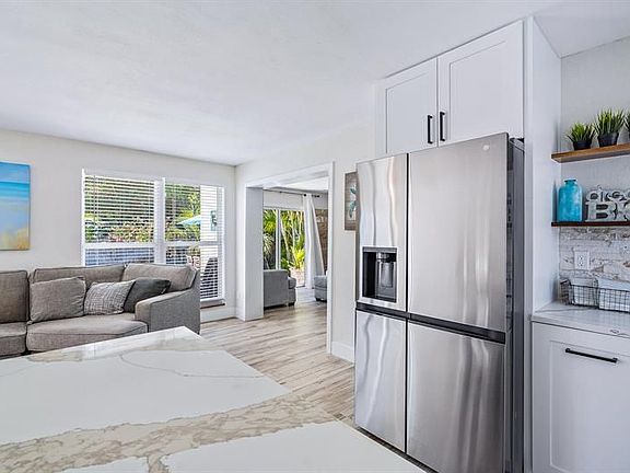 5th image of 805 Alamanda Dr