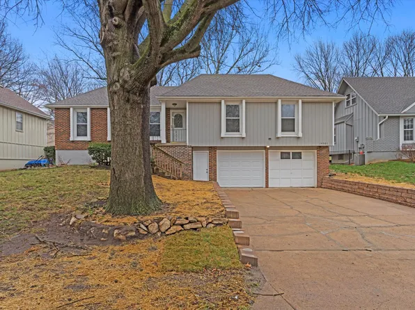 14501 S Village Dr, Olathe, KS 66062