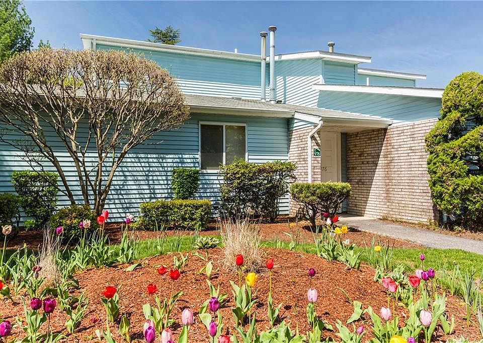 1st image of 976 Williamsburg Cir #976