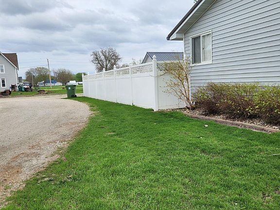 4th image of 220 Main St