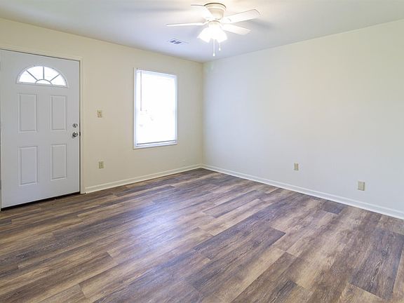 3rd image of 964 Stratford Pl