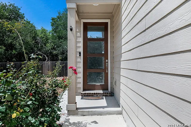 3 bed, 2.5 bath, 1860 sqft, $2,050 — Photo 3