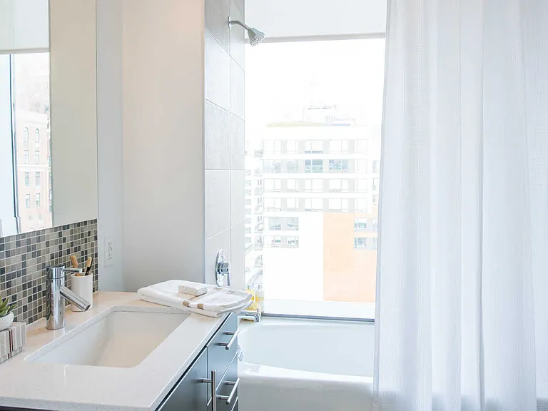 500 W 23rd St #2H — Photo 17
