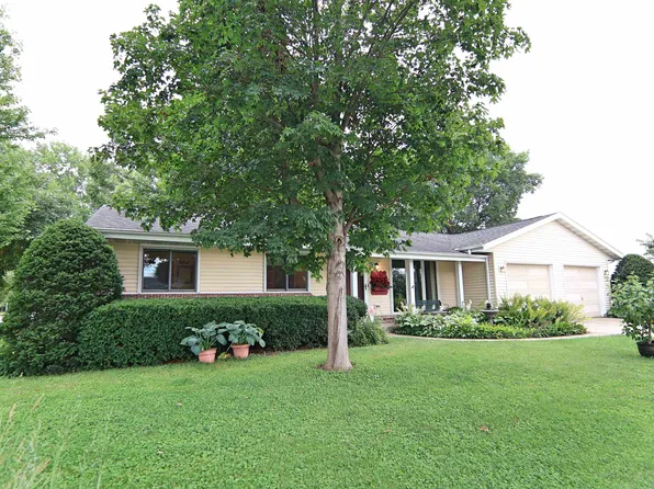 107 W Saint Mary St, Milton, WI 53563