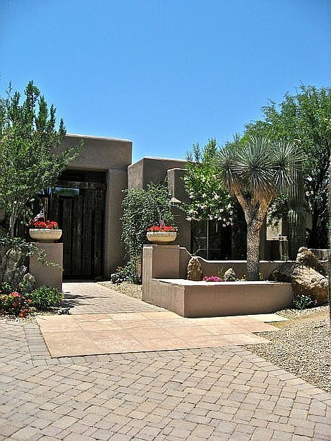 GRACIOUS, WELCOMING ENTRANCE