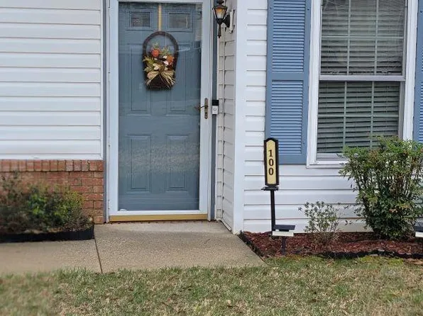 100 Crescent Ct, Yorktown, VA 23693