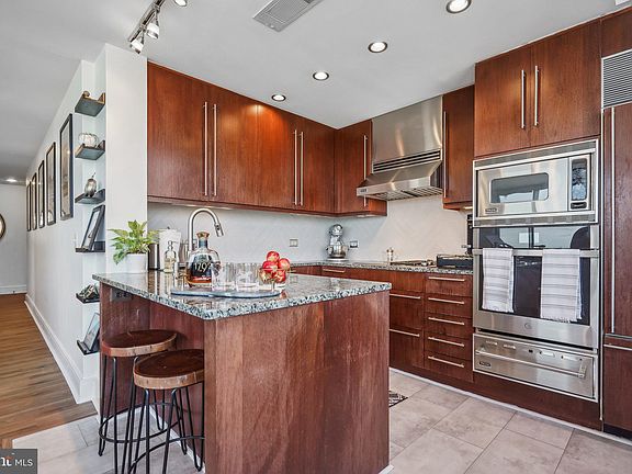 3rd image of 2001 15th St N APT 1203