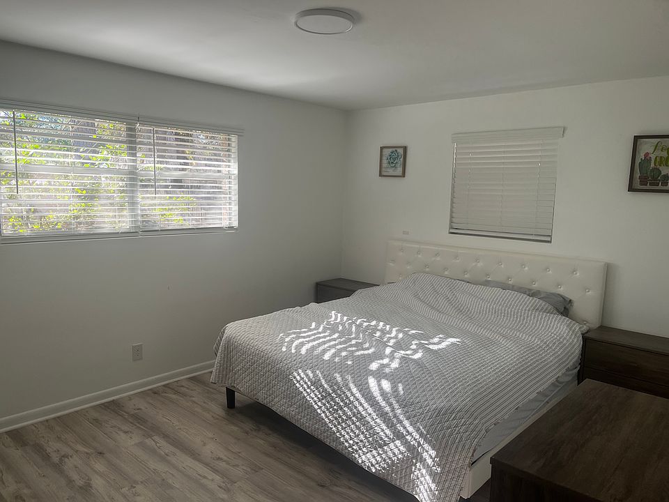1st image of 3068 Merlin Dr N