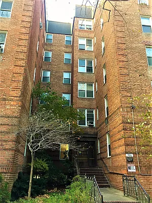 Sold by Dom Realty | media 8