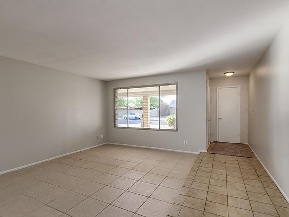 3rd image of 2111 W Topeka Dr