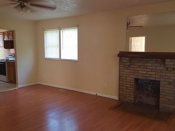 3rd image of 231 E Churchwell Ave