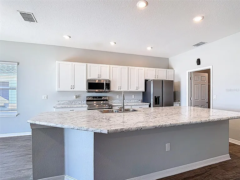 840 Sydney St — Photo 5