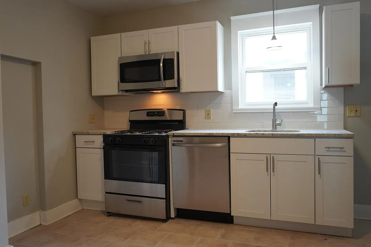 Building Photo - 58 Summit Ave #1