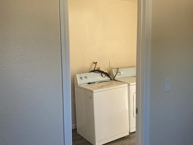 3225 Loughborough Dr — Photo 4