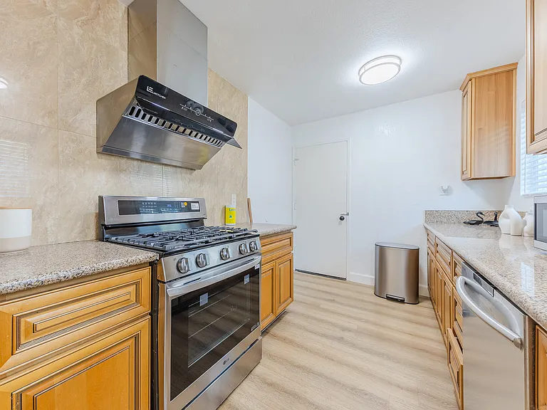 2503 Sierra Leone Ave — Photo 16