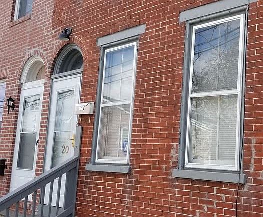 2nd image of 208 E 14th St