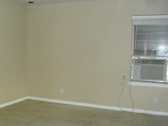 4th image of 11107 Hunkler Dr