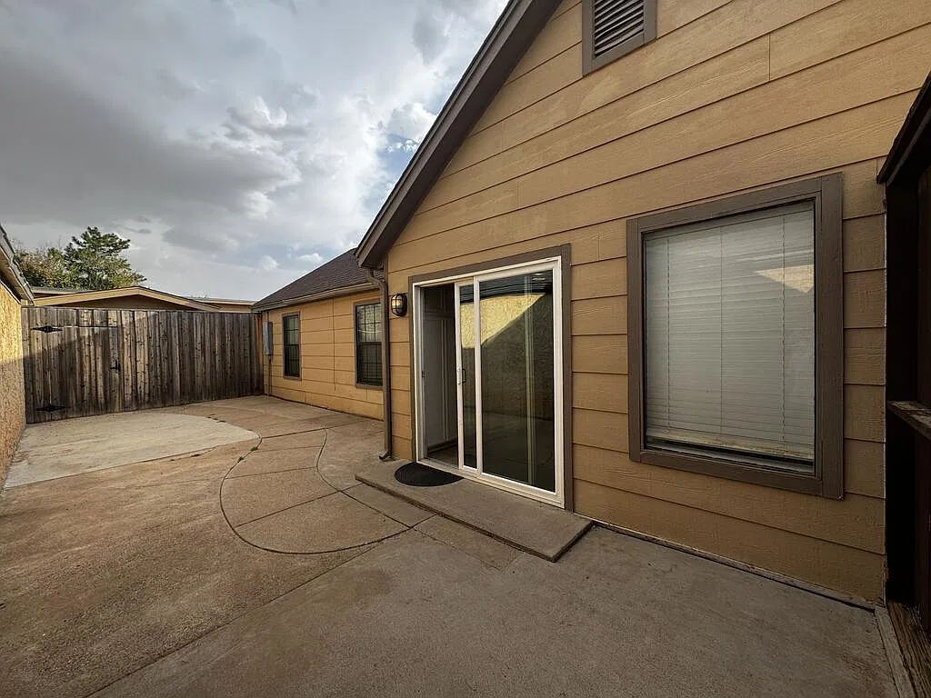 2 bed, 2.0 bath, 1054 sqft, $1,850 — Photo 4