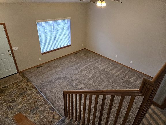 3rd image of 1909 N Saint Helens Dr