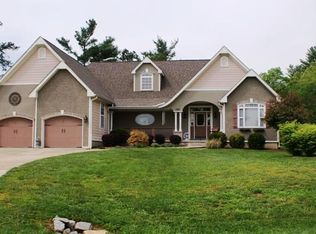 191 Lewis Creek Dr, Hendersonville, NC 28792
