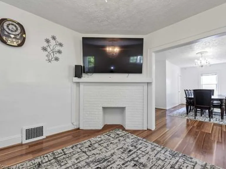 1642 Grace Ave #2 — Photo 6