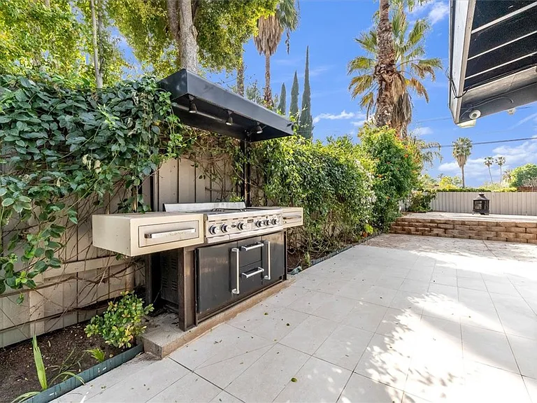 6201 Corbin Ave — Photo 23