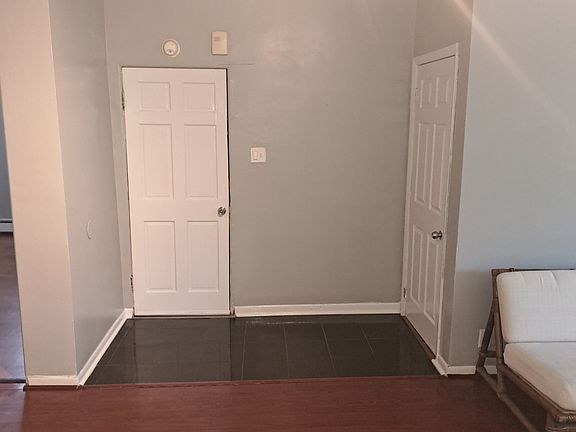 5th image of 712 S Carpenter St