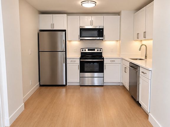 4th image of 303 Broadway APT B6